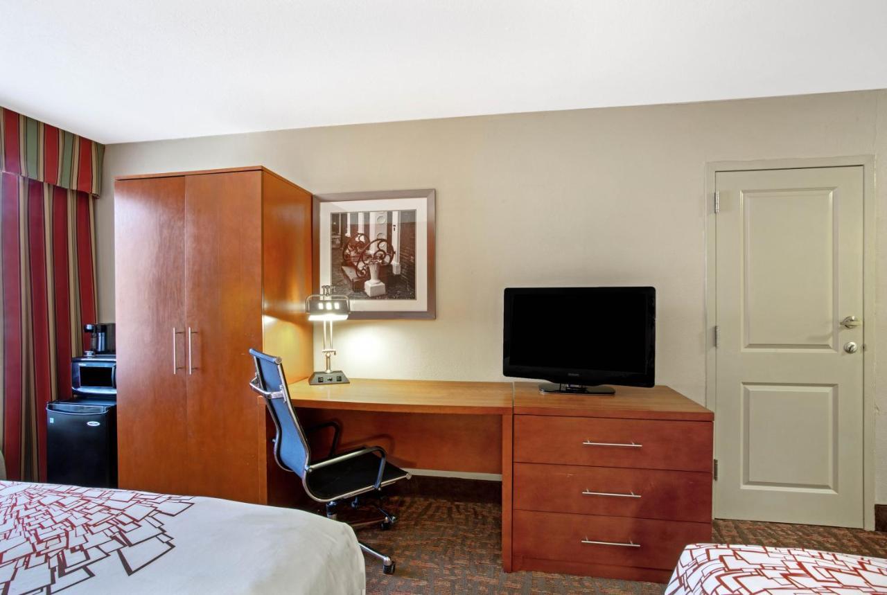 La Quinta By Wyndham Historic Area Hotel